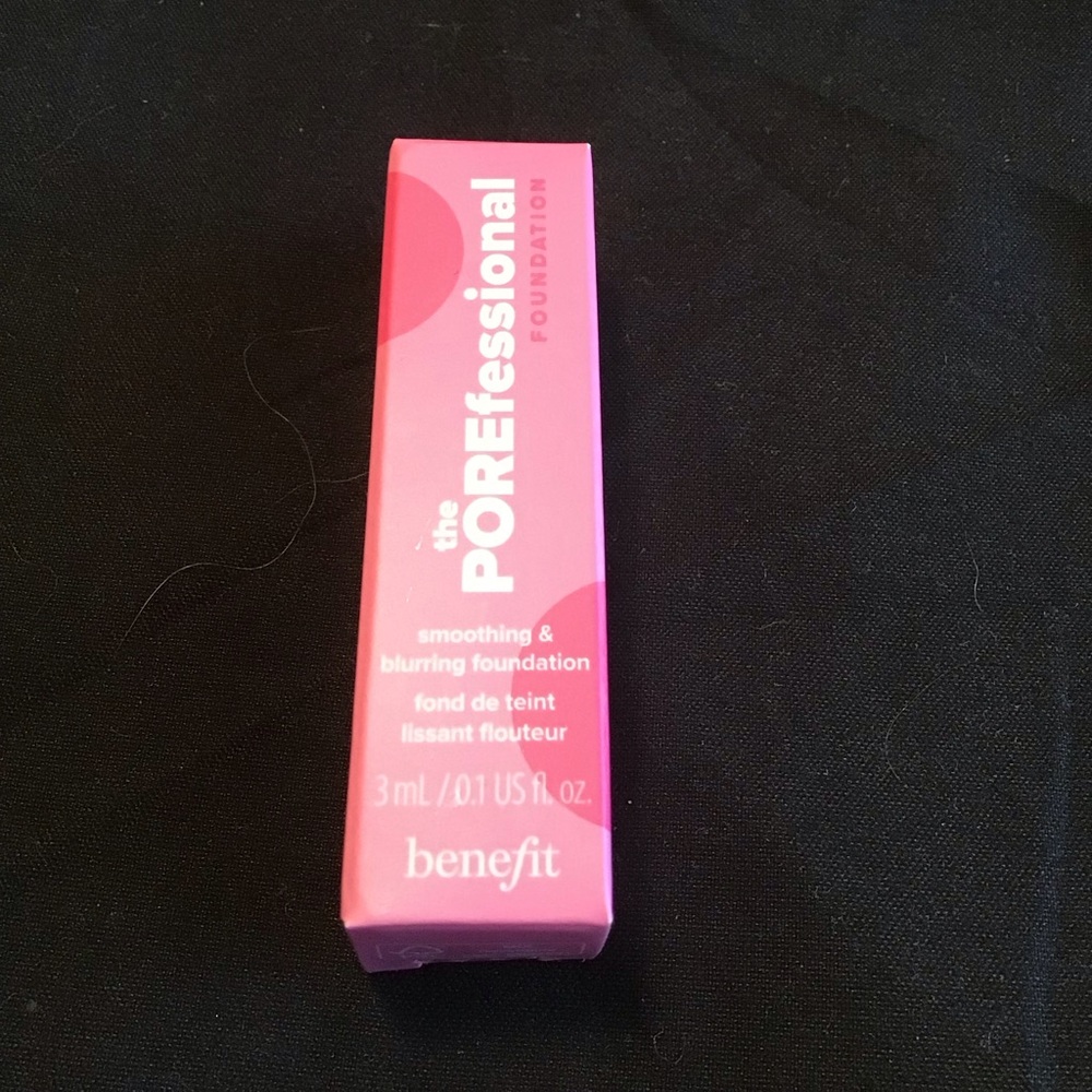BENEFIT THE PORFESSIONAL FAIR SMOOTHING & BLURRING FOUNDATION NIB TRY ME